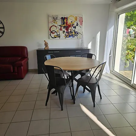 Hébergement de vacances Maison Avec 1 Dans Quartier Residentiel Verdoyant Calme *